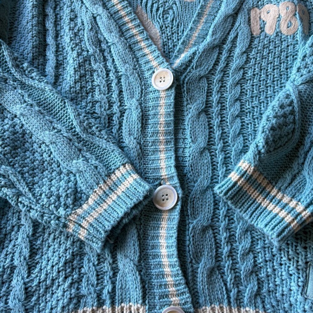 Cozy Swiftie 1989 Blue White Cable Knit Oversized Cardigan Sweater M/L Classic - Picture 6 of 9